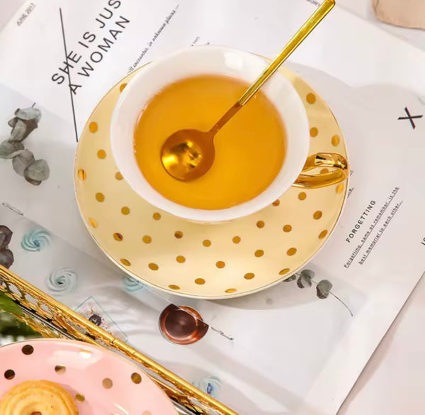 Taza con plato de puntos